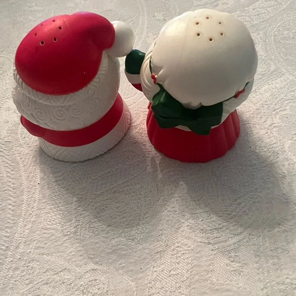Hallmark Vintage 80s Santa Claus salt/pepper Set - Picture 3 of 3